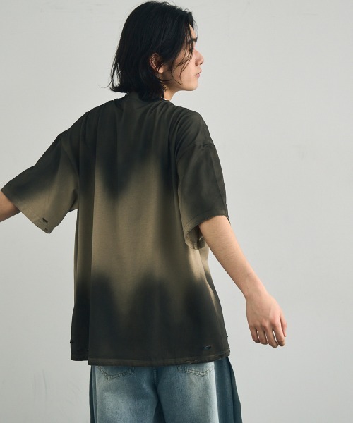 Shoowtime(ショウタイム)の「Distressed big silhouette overdyed short sleeve T-shirt / ダメージ加工ビッグシルエットオーバーダイ半袖Tシャツ(Tシャツ/カットソー・メンズ・ブラウン系/グレー系/カーキ系/ベージュ系・X-LARGE/MEDIUM/LARGE)」の13枚目の写真