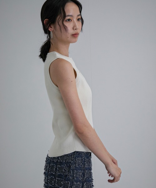 feepur(フェピュール)の「【ハンドウォッシャブル】ヘンリーニットタンク(タンクトップ・レディース・アイボリー/チャコールグレー・MEDIUM)」の6枚目の写真