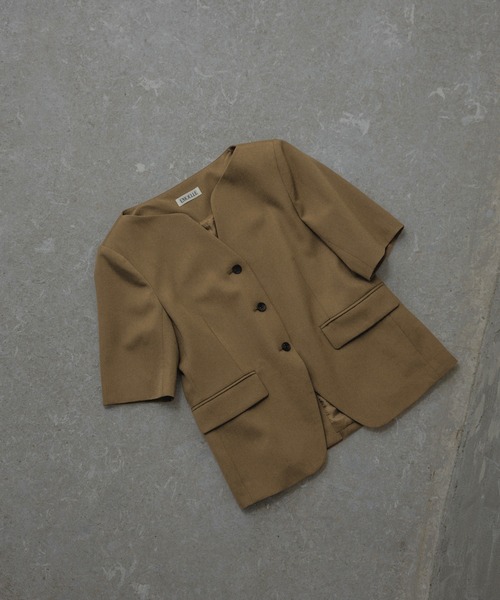 ADAM ET ROPE'(アダムエロペ)の「【EMOELLE】スリットネックハーフスリーブジャケット(ノーカラージャケット・レディース・ブラック系その他2/オリーブ・FREE)」の12枚目の写真