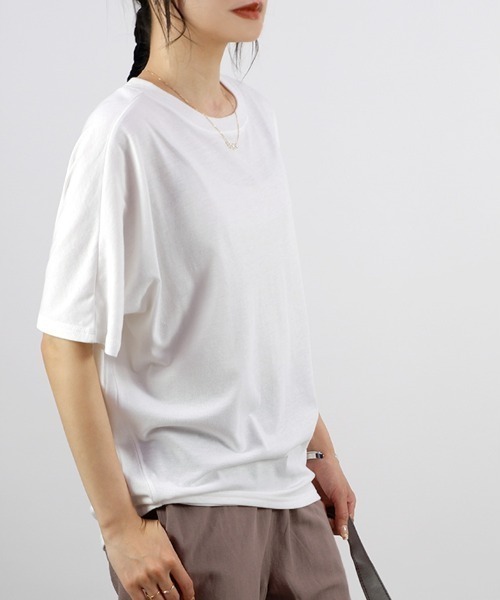 CLOTHY（クロシィ）の「【風が通り抜けるゆったりシルエット♪】ドルマンTシャツ（Tシャツ/カットソー・レディース・ブラック/オフホワイト/ピンク/ブラウン・LARGE/MEDIUM）」の7枚目の写真
