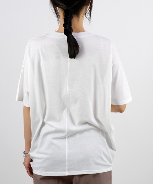 CLOTHY（クロシィ）の「【風が通り抜けるゆったりシルエット♪】ドルマンTシャツ（Tシャツ/カットソー・レディース・ブラック/オフホワイト/ピンク/ブラウン・LARGE/MEDIUM）」の8枚目の写真