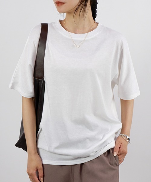 CLOTHY（クロシィ）の「【風が通り抜けるゆったりシルエット♪】ドルマンTシャツ（Tシャツ/カットソー・レディース・ブラック/オフホワイト/ピンク/ブラウン・LARGE/MEDIUM）」の5枚目の写真