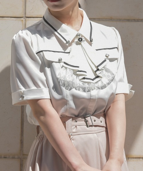 axes femme（アクシーズファム）の「フリルジャボ付配色ラインブラウス（シャツ/ブラウス・レディース・ホワイト/ネイビー/レッド・FREE）」の2枚目の写真