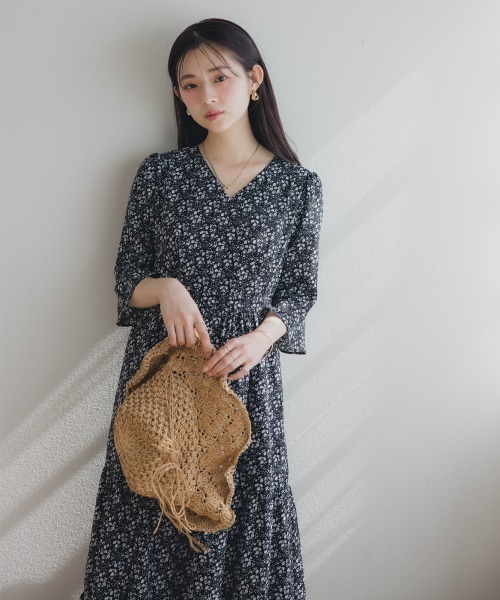 Petitjo（プッチージョ）の「小さいサイズ　総柄カシュクールティアードワンピース　低身長さん・小柄女性（ワンピース・レディース・ドット/ブラック系1・PSS/PS/PM/PL）」の2枚目の写真