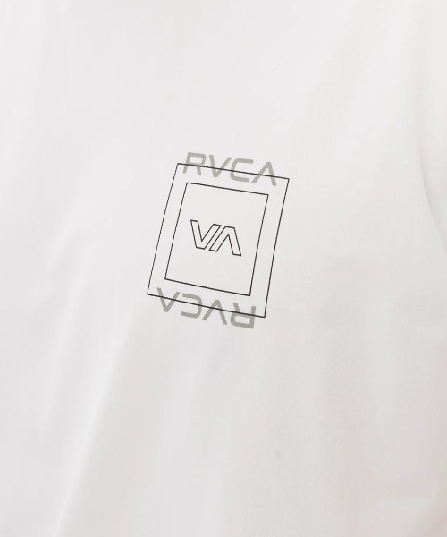 RVCA（ルーカ）の「【RVCA/ルーカ】 25SS ILL ESCAPE SQUARE SFST/水陸両用バックプリント半袖ラッシュガード・サーフT(水着)（ラッシュガード・メンズ・ブラック/ホワイト・LARGE/MEDIUM/SMALL）」の7枚目の写真