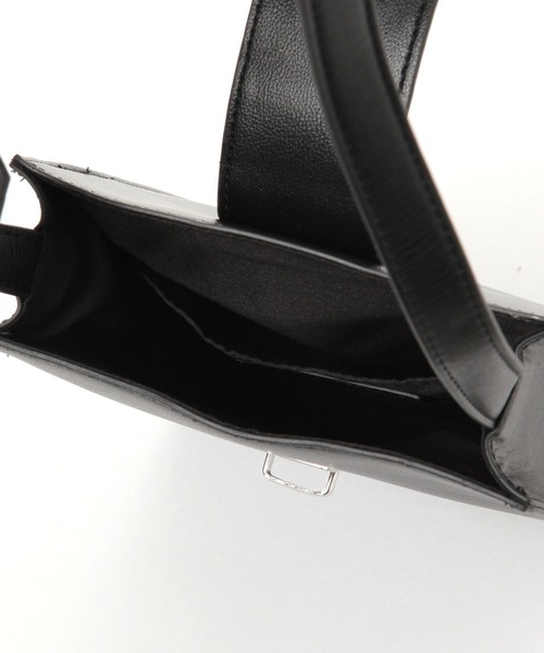 LAKOLE(ラコレ)の「フェイクレザーベルトスクエアミニショルダーバッグ / 420052(ショルダーバッグ・メンズ・ブラック・FREE)」の10枚目の写真