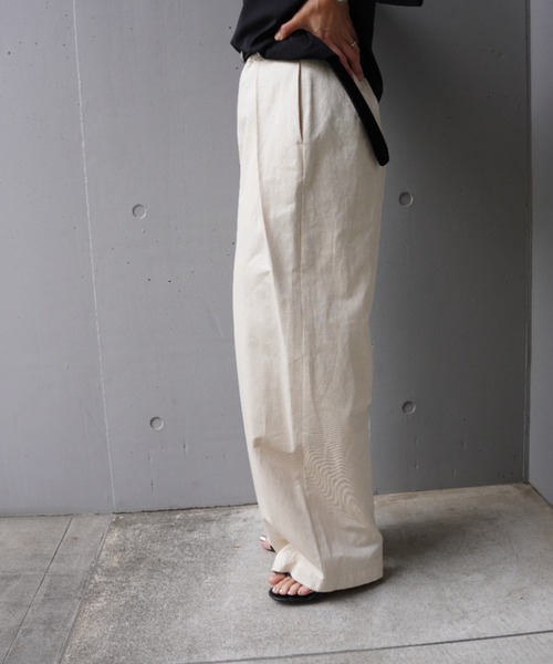 DROIT BELLO（ドロイトベロ）の「DROIT BELLO（ドロイトベロ）綿麻ハイウエストタックパンツ（その他パンツ・レディース・チャコールグレー/アイボリー・S/M）」の7枚目の写真