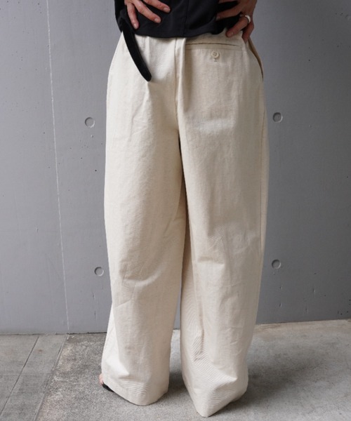 DROIT BELLO（ドロイトベロ）の「DROIT BELLO（ドロイトベロ）綿麻ハイウエストタックパンツ（その他パンツ・レディース・チャコールグレー/アイボリー・S/M）」の8枚目の写真