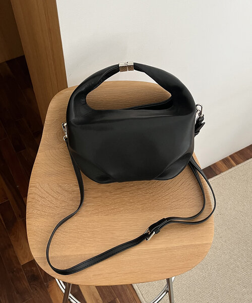 CAPRICIEUX LE'MAGE（カプリシューレマージュ）の「メタルポイント2WAYバッグ（ショルダーバッグ・レディース・ブラック/キャメル・FREE）」の6枚目の写真