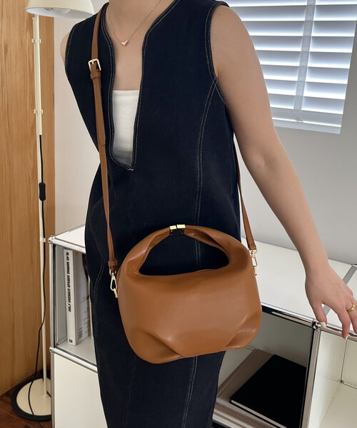 CAPRICIEUX LE'MAGE（カプリシューレマージュ）の「メタルポイント2WAYバッグ（ショルダーバッグ・レディース・ブラック/キャメル・FREE）」の10枚目の写真