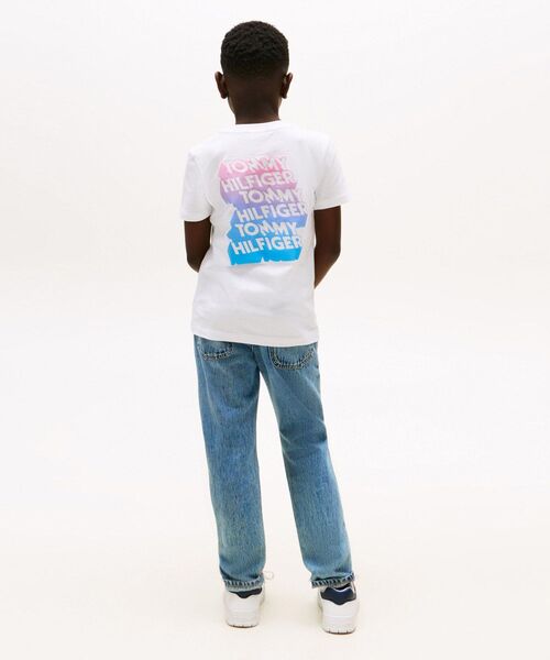 TOMMY HILFIGER(トミーヒルフィガー)の「BOYS グラフィティレイズドプリントTシャツ(Tシャツ/カットソー・キッズ・ホワイト・130cm/160cm/150cm/140cm)」の4枚目の写真