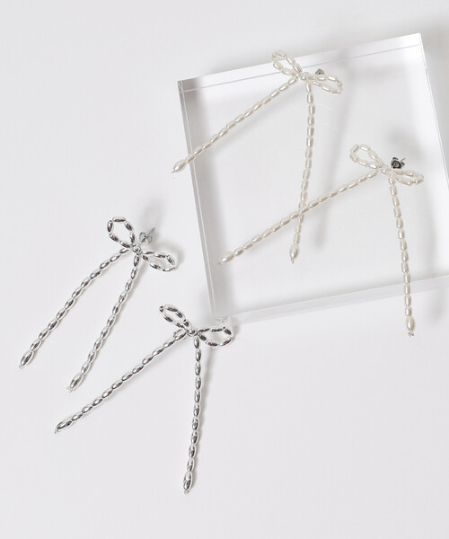 Firsthand（ファーストハンド）の「Firsthand/ファーストハンド ロングビーズ リボンピアス / スタッドピアス / 両耳用（ピアス（両耳用）・レディース・ホワイト/シルバー・ONE SIZE）」の7枚目の写真