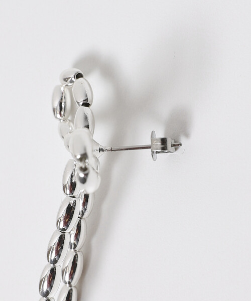 Firsthand（ファーストハンド）の「Firsthand/ファーストハンド ロングビーズ リボンピアス / スタッドピアス / 両耳用（ピアス（両耳用）・レディース・ホワイト/シルバー・ONE SIZE）」の3枚目の写真