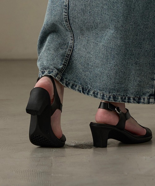 Fashion Letter（ファッションレター）の「日本製 Tストラップサンダル レディース 痛くないサンダル（サンダル・レディース・シルバー/ブラック・S/M/L/LL）」の11枚目の写真