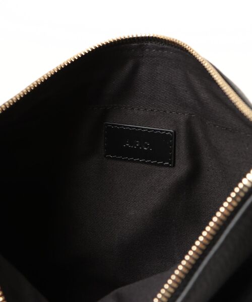 A.P.C.（アーペーセー）の「SAC VERA SHOULDER（ショルダーバッグ・レディース・ブラウン/ブラック・ONESIZE）」の5枚目の写真
