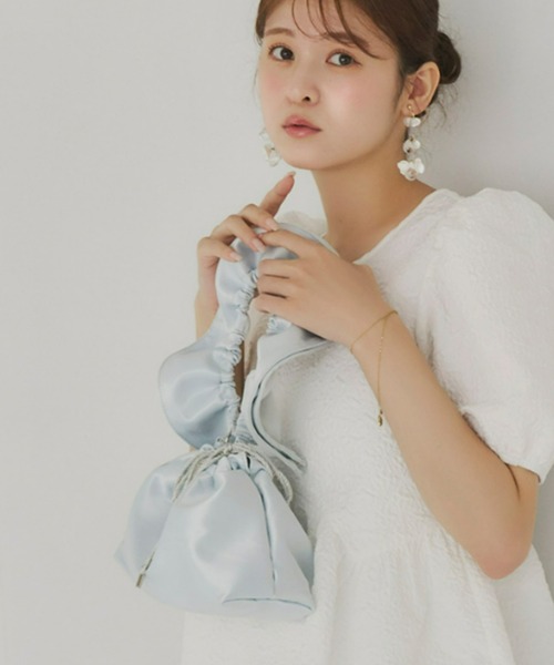 Olu.(オルドット)の「サテンフリルハンドバッグ(ハンドバッグ・レディース・アイボリー/ベビーピンク/ブルー系その他・FREE)」の3枚目の写真