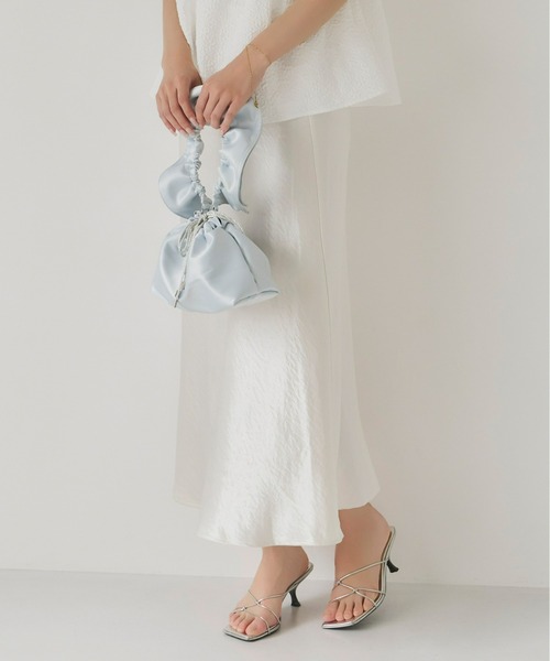 Olu.(オルドット)の「サテンフリルハンドバッグ(ハンドバッグ・レディース・アイボリー/ベビーピンク/ブルー系その他・FREE)」の13枚目の写真