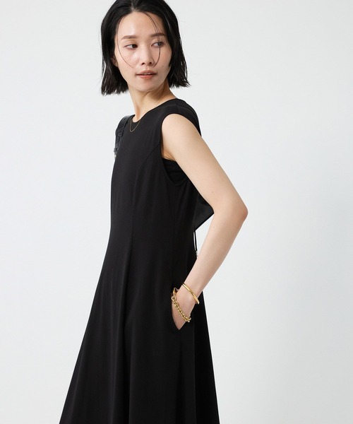 BABYLONE(バビロン)の「バックオープンシェイプワンピース(ワンピース・レディース・モカ/ブラック・フリー)」の4枚目の写真