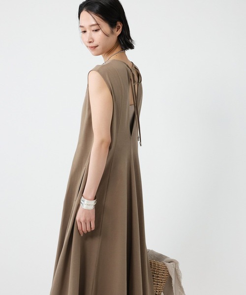 BABYLONE(バビロン)の「バックオープンシェイプワンピース(ワンピース・レディース・モカ/ブラック・フリー)」の9枚目の写真