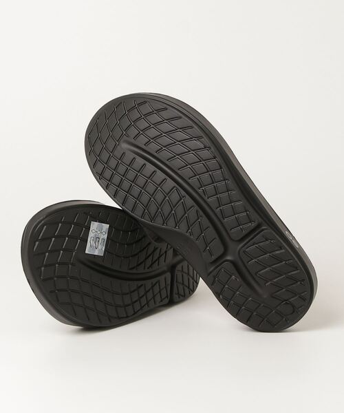 OOFOS（ウーフォス）の「OOFOS OOriginal ウーフォス リカバリーサンダル（サンダル・レディース・ブラック・29/28/27/26/25/23/24）」の5枚目の写真