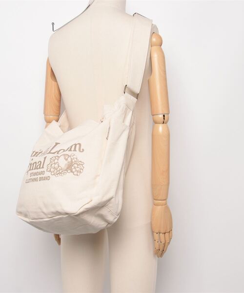 FRUIT OF THE LOOM(フルーツオブザルーム)の「【FRUIT OF THE LOOM/フルーツオブザルーム 】FTL NEWSPAPER BAG(ショルダーバッグ・レディース・レッド/ブラック/サックスブルー/ベージュ/イエロー・FREE)」の9枚目の写真