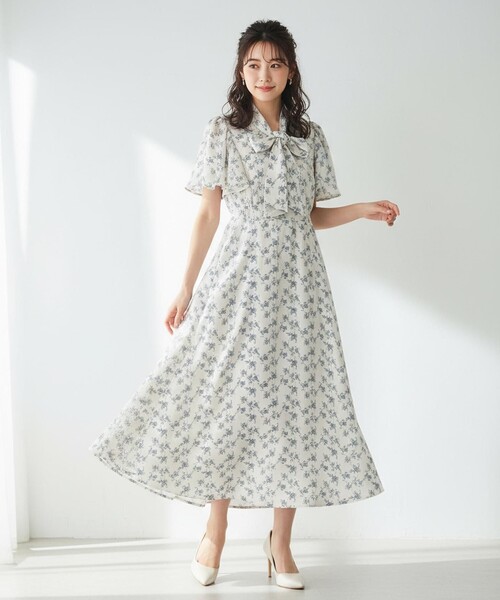 Feroux(フェルゥ)の「【洗える】フラワープリント クラシカル ワンピース(ワンピース・レディース・スカイブルー系1/ネイビー系1/ダークブラウン系1・F)」の1枚目の写真