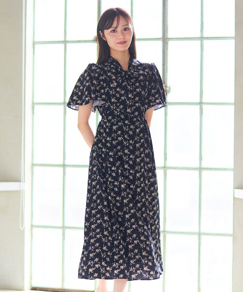 Feroux(フェルゥ)の「【洗える】フラワープリント クラシカル ワンピース(ワンピース・レディース・スカイブルー系1/ネイビー系1/ダークブラウン系1・F)」の3枚目の写真