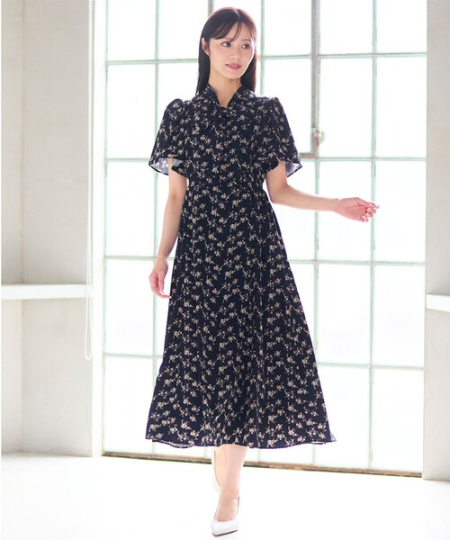 Feroux(フェルゥ)の「【洗える】フラワープリント クラシカル ワンピース(ワンピース・レディース・スカイブルー系1/ネイビー系1/ダークブラウン系1・F)」の7枚目の写真