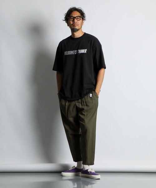 The DUFFER of ST.GEORGE(ザダファーオブセントジョージ)の「NBA「OKLAHOMA CITY THUNDER」:NBA別注 オクラホマシティサンダー Tシャツ(Tシャツ/カットソー・メンズ・ブラック・SMALL/MEDIUM/LARGE)」の3枚目の写真