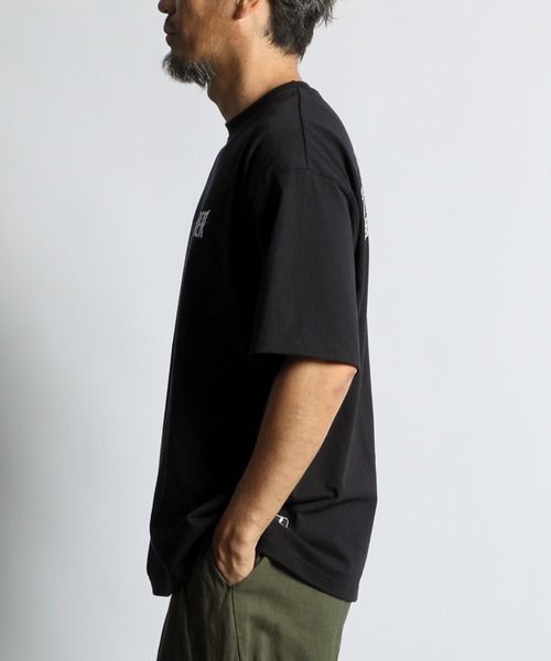 The DUFFER of ST.GEORGE(ザダファーオブセントジョージ)の「NBA「OKLAHOMA CITY THUNDER」:NBA別注 オクラホマシティサンダー Tシャツ(Tシャツ/カットソー・メンズ・ブラック・SMALL/MEDIUM/LARGE)」の4枚目の写真