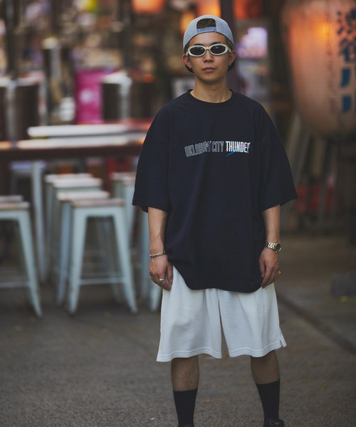 The DUFFER of ST.GEORGE(ザダファーオブセントジョージ)の「NBA「OKLAHOMA CITY THUNDER」:NBA別注 オクラホマシティサンダー Tシャツ(Tシャツ/カットソー・メンズ・ブラック・SMALL/MEDIUM/LARGE)」の13枚目の写真