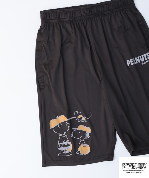 PEANUTS(ピーナッツ)の「PEAUTS スヌーピー&ウッドストックサーフィン柄カチオンハーフパンツ(その他パンツ・メンズ・カーキ系1/カーキ系/ブラック系/ブルー系その他/サックスブルー系/杢グレー/ブラック/グレー系その他・M/L/LL)」の2枚目の写真