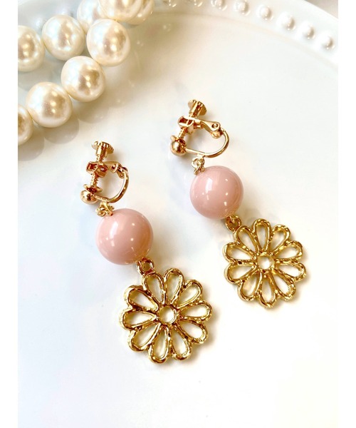 VIBGYOR(ヴィブジョー)の「【MUURABBTI】くすみピンクとお花のイヤリング(MA)(イヤリング・レディース・ピンク・FREE)」の3枚目の写真