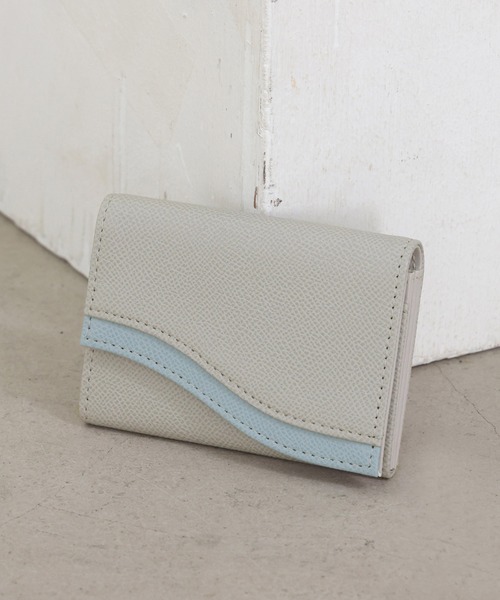 ALTROSE(アルトローズ)の「ウェーブ 名刺ケース 名刺入れ カードケース バイカラー 配色(名刺入れ・レディース・ベージュ/ブラック/グレー/アイボリー・FREE)」の6枚目の写真