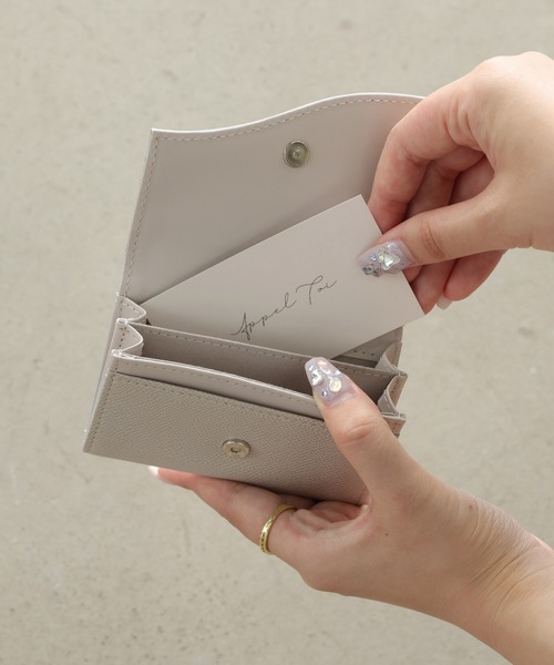 ALTROSE(アルトローズ)の「ウェーブ 名刺ケース 名刺入れ カードケース バイカラー 配色(名刺入れ・レディース・ベージュ/ブラック/グレー/アイボリー・FREE)」の10枚目の写真