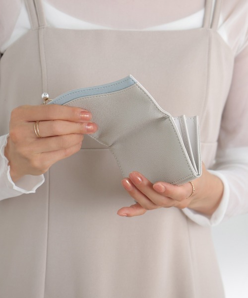 ALTROSE(アルトローズ)の「ウェーブ 名刺ケース 名刺入れ カードケース バイカラー 配色(名刺入れ・レディース・ベージュ/ブラック/グレー/アイボリー・FREE)」の13枚目の写真