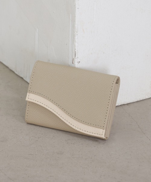 ALTROSE(アルトローズ)の「ウェーブ 名刺ケース 名刺入れ カードケース バイカラー 配色(名刺入れ・レディース・ベージュ/ブラック/グレー/アイボリー・FREE)」の15枚目の写真