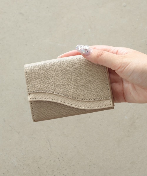 ALTROSE(アルトローズ)の「ウェーブ 名刺ケース 名刺入れ カードケース バイカラー 配色(名刺入れ・レディース・ベージュ/ブラック/グレー/アイボリー・FREE)」の16枚目の写真