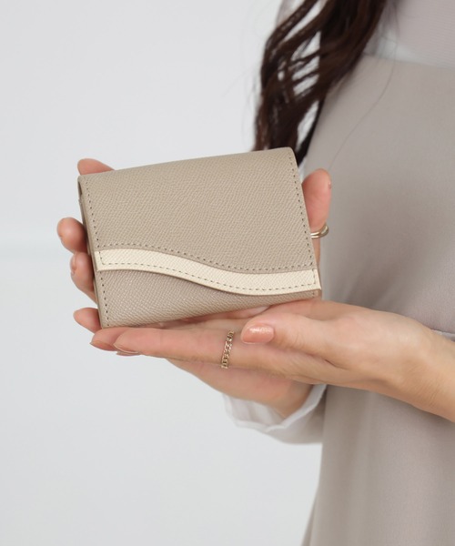 ALTROSE(アルトローズ)の「ウェーブ 名刺ケース 名刺入れ カードケース バイカラー 配色(名刺入れ・レディース・ベージュ/ブラック/グレー/アイボリー・FREE)」の18枚目の写真