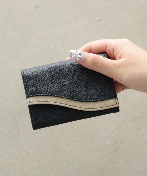 ALTROSE(アルトローズ)の「ウェーブ 名刺ケース 名刺入れ カードケース バイカラー 配色(名刺入れ・レディース・ベージュ/ブラック/グレー/アイボリー・FREE)」の21枚目の写真