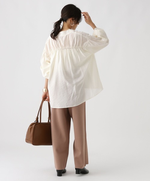 Elura（エルーラ）の「Ｖネックブラウスカーディガン/590647（カーディガン/ボレロ・レディース・オフホワイト/ブラック/キャメル・FREE）」の21枚目の写真