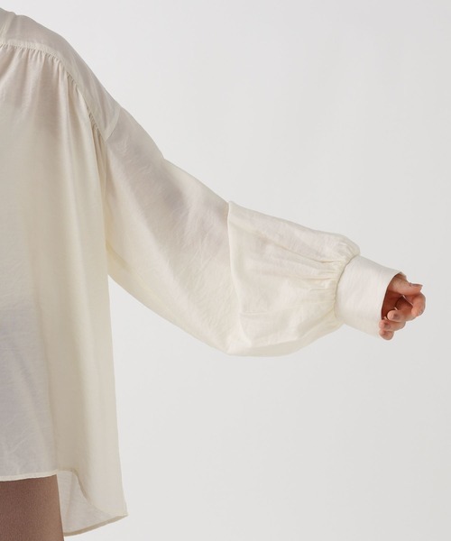 Elura（エルーラ）の「Ｖネックブラウスカーディガン/590647（カーディガン/ボレロ・レディース・オフホワイト/ブラック/キャメル・FREE）」の11枚目の写真