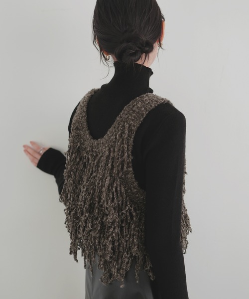 LIAN（リアン）の「フリンジニットベスト（ベスト・レディース・アイボリー/チャコールグレー/ブラウン・FREE）」の9枚目の写真