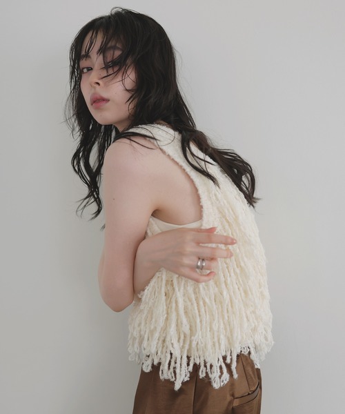 LIAN（リアン）の「フリンジニットベスト（ベスト・レディース・アイボリー/チャコールグレー/ブラウン・FREE）」の18枚目の写真