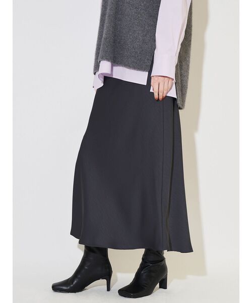 ELENDEEK(エレンディーク)の「バイアスナロースカート(スカート・レディース・アイボリー/チャコールグレー・02/01)」の1枚目の写真