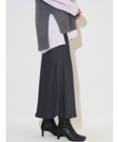 ELENDEEK(エレンディーク)の「バイアスナロースカート(スカート・レディース・アイボリー/チャコールグレー・02/01)」の8枚目の写真