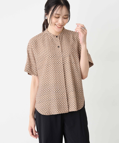 A/C DESIGN BY ALPHA CUBIC（エーシーデザインバイアルファキュービック）の「アルコラージュプリントブラウス（シャツ/ブラウス・レディース・ベージュ/ブラック・9号/11号/13号/15号/17号）」の3枚目の写真