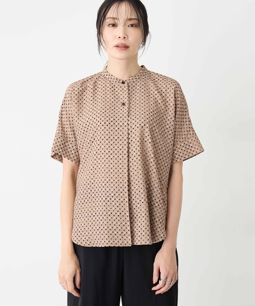 A/C DESIGN BY ALPHA CUBIC（エーシーデザインバイアルファキュービック）の「アルコラージュプリントブラウス（シャツ/ブラウス・レディース・ベージュ/ブラック・9号/11号/13号/15号/17号）」の5枚目の写真