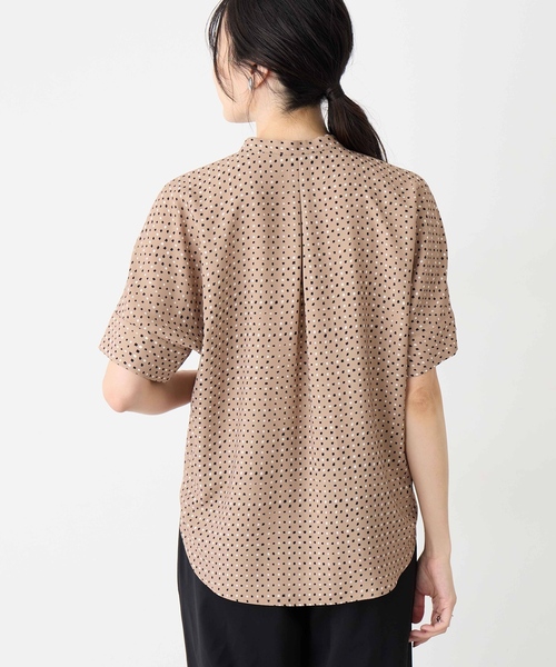 A/C DESIGN BY ALPHA CUBIC（エーシーデザインバイアルファキュービック）の「アルコラージュプリントブラウス（シャツ/ブラウス・レディース・ベージュ/ブラック・9号/11号/13号/15号/17号）」の7枚目の写真