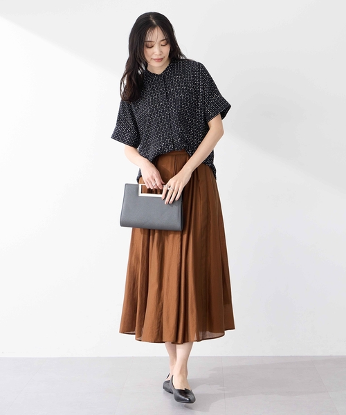 A/C DESIGN BY ALPHA CUBIC（エーシーデザインバイアルファキュービック）の「アルコラージュプリントブラウス（シャツ/ブラウス・レディース・ベージュ/ブラック・9号/11号/13号/15号/17号）」の9枚目の写真